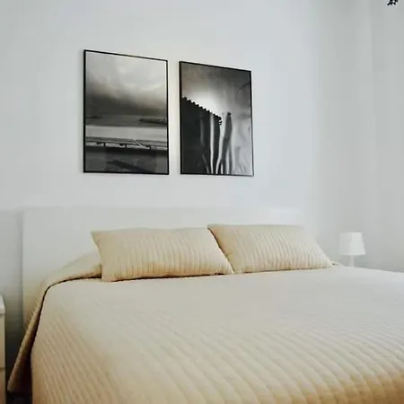 Fantastic 1 Bedroom In Town Centre *